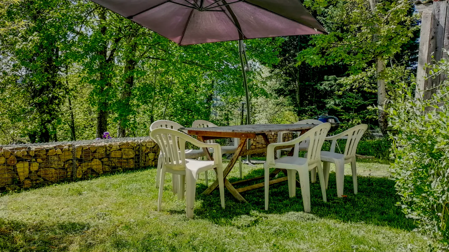 Terrasse du jardin de Maison Marthe, gîte 3 chambres au Monestier.